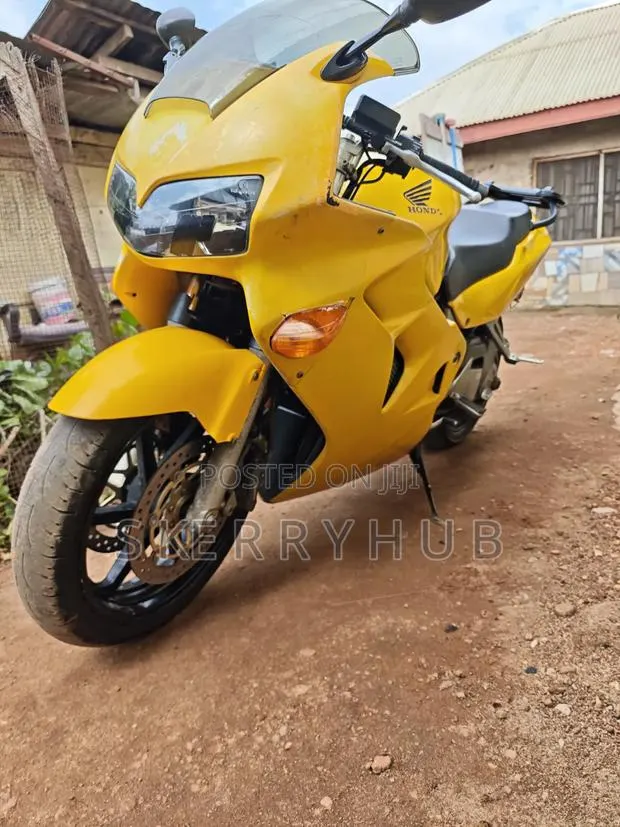Honda VF 2010 Yellow · Photo 1