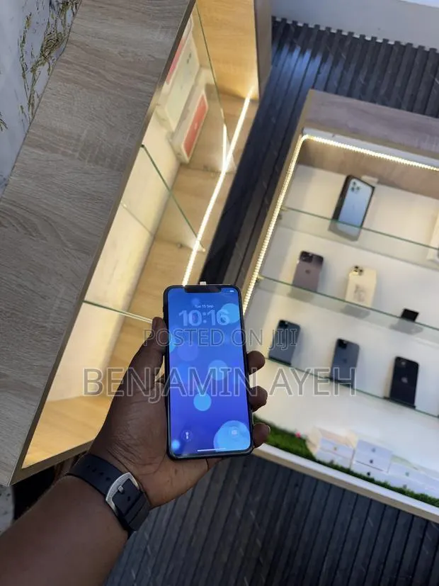 Apple iPhone 11 Pro Max 512 GB · Photo 1
