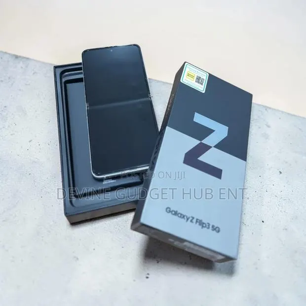 New Samsung Galaxy Z Flip 3 256 GB Gold · Photo 1