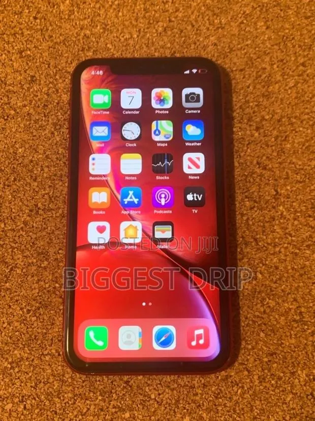 Apple iPhone XR 128 GB Red · Photo 1