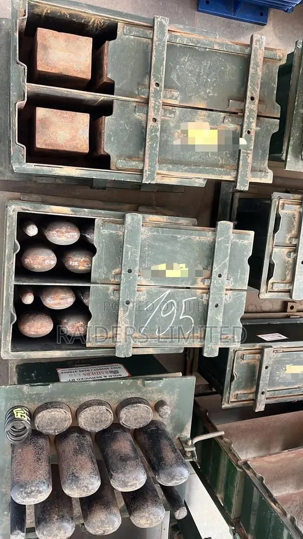 Block Machine Moulds · Photo 1