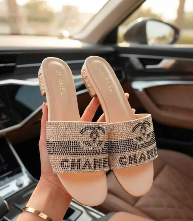 SHOESMAMI Gh( Channel Slippers) · Photo 1