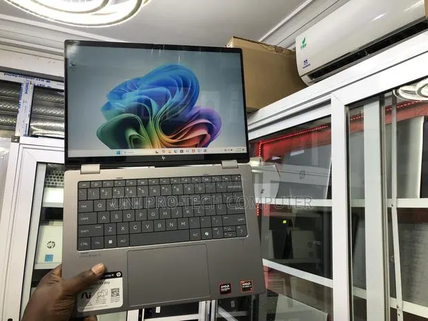 New Laptop HP OmniBook X Flip 14" 24GB AMD Ryzen 7 SSD 1T · Photo 1