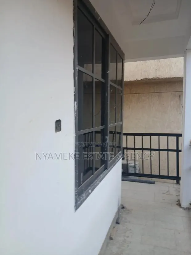 1bdrm Apartment in Exhibition for rent · Photo 1