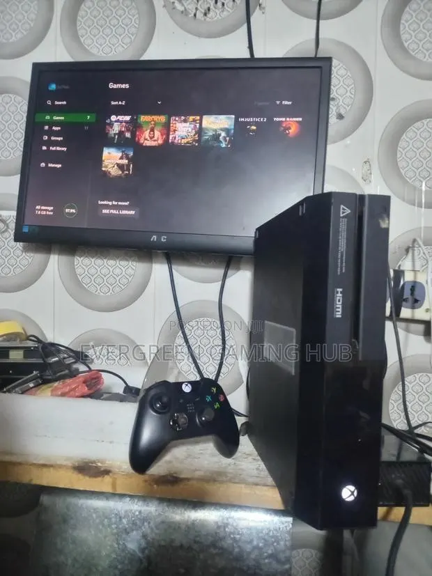 Xbox One With 7 Games · Photo 1
