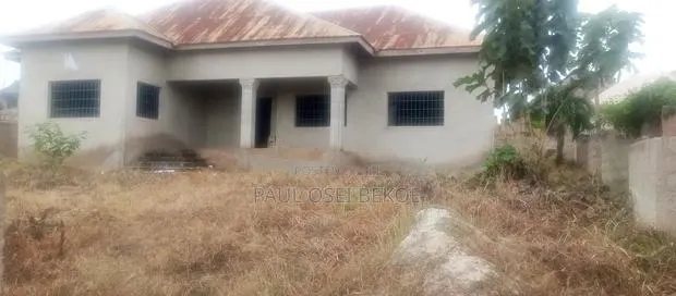 5bdrm House in Atwima Kwanwoma for sale · Photo 1
