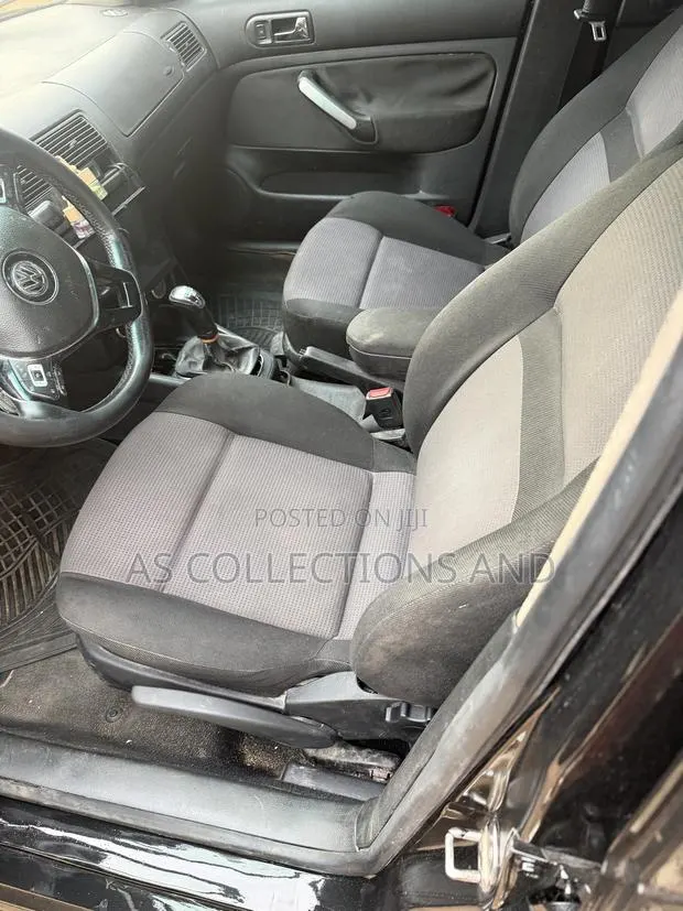 Volkswagen Golf 2000 Black · Photo 1