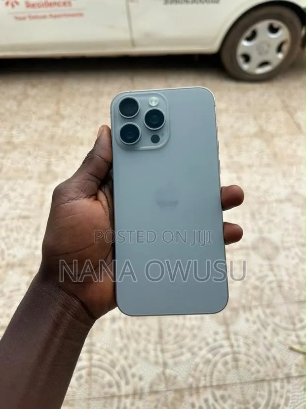 Apple iPhone 15 Pro Max 256 GB Gray · Photo 1