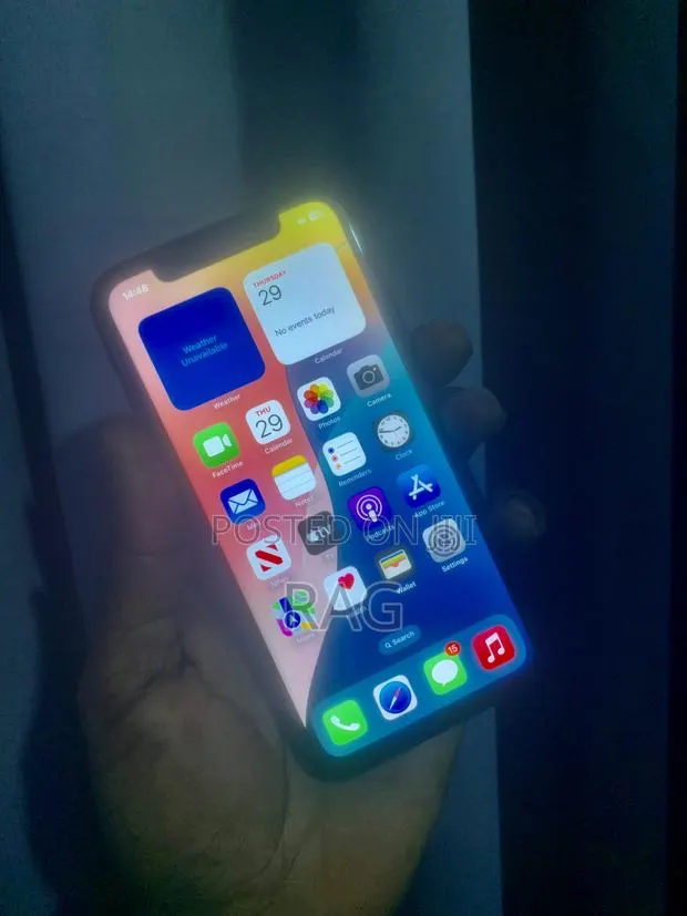 Apple iPhone XR 128 GB Black · Photo 1