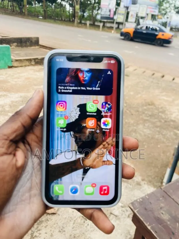 Apple iPhone 11 128 GB Black · Photo 1