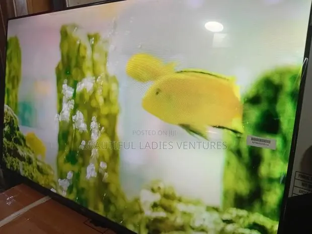 TCL 43” Smart Tv – Built-in Apps Sharp Visual Experience · Photo 1