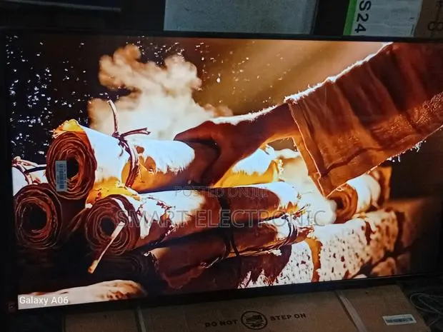 Samsung 43” Smart Entertainment Tv With Sleek Design · Photo 1
