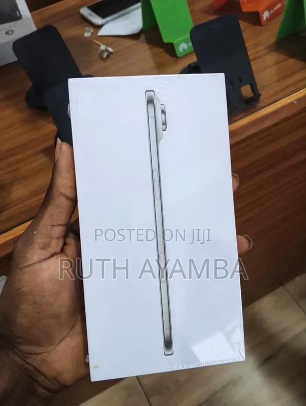 New Apple iPhone Air 256 GB Gray · Photo 1