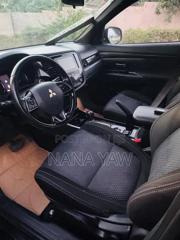 Mitsubishi Outlander 2.4 PHEV AWD 2019 Black · Photo 1