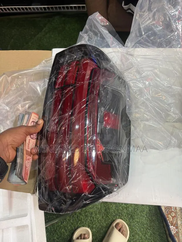 Toyota Tundra 2017,2018 Spec Tail Light · Photo 1