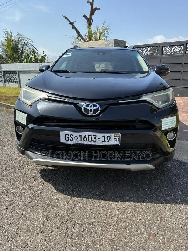 Toyota RAV4 XLE AWD (2.5L 4cyl 6A) 2017 Black · Photo 1