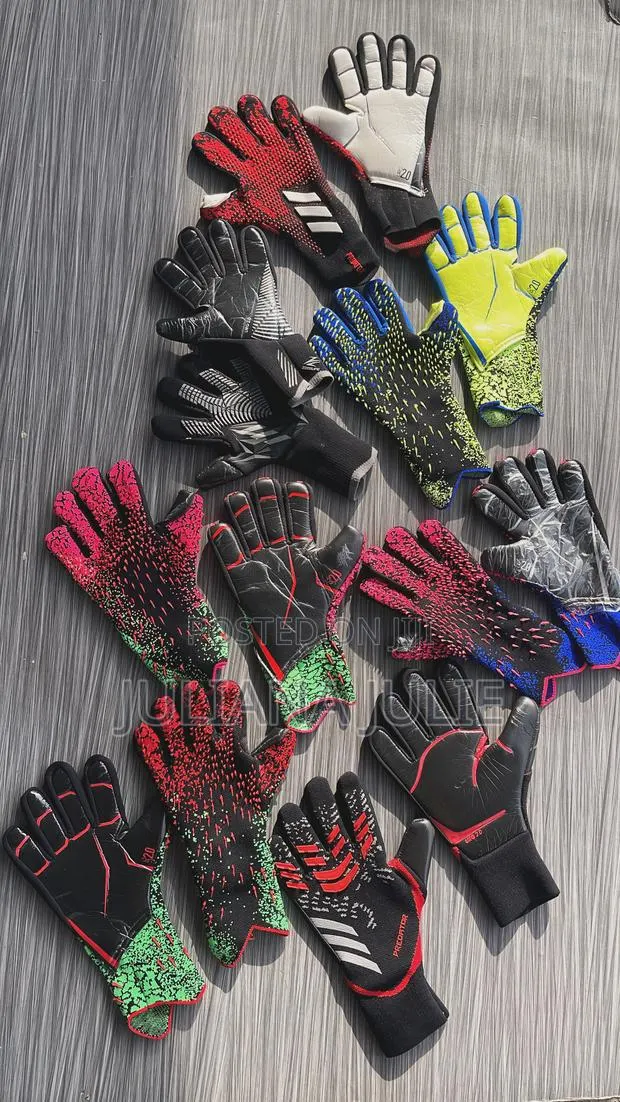 Original Goalkeeper Gloves Available at Cool Price · Photo 1