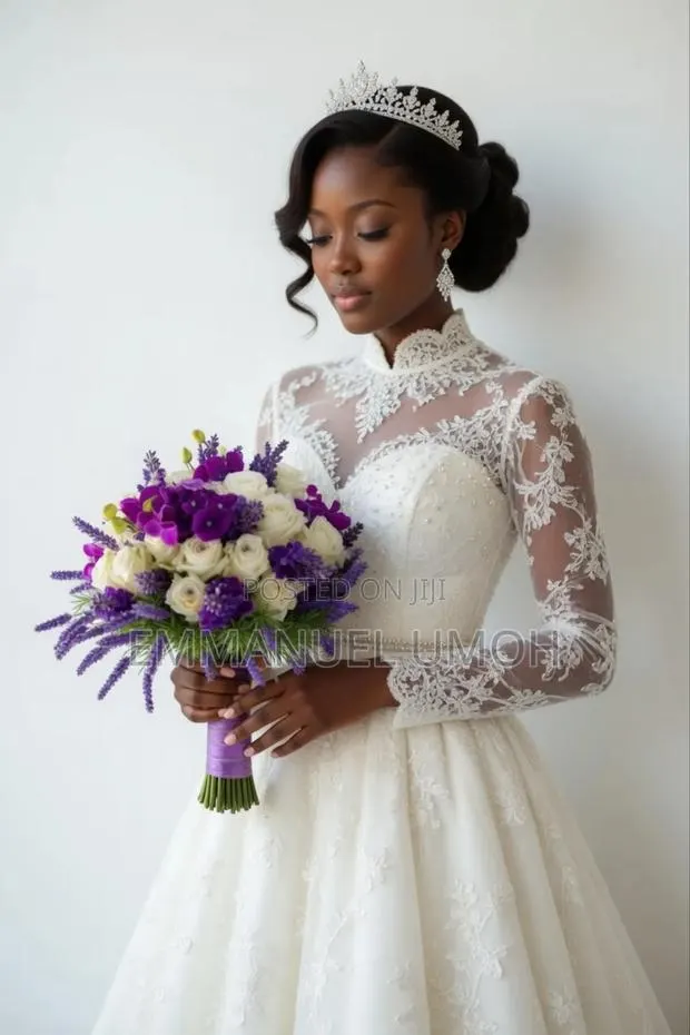 Elegant Bridal Bouquets · Photo 1