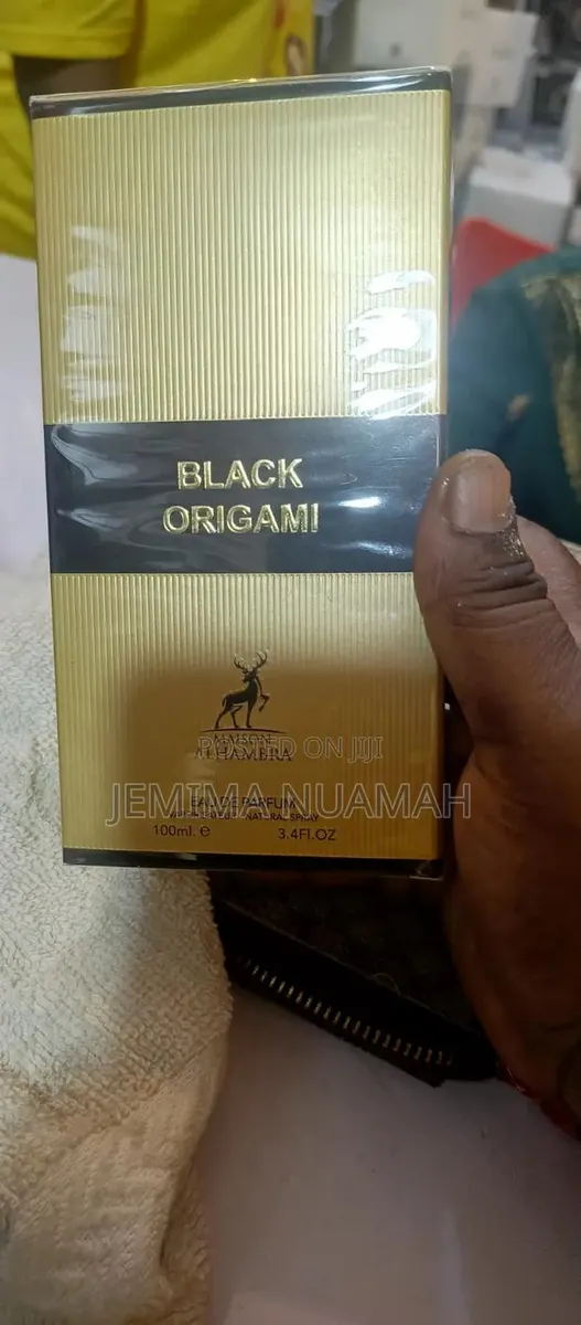 Black Origami Perfume · Photo 1