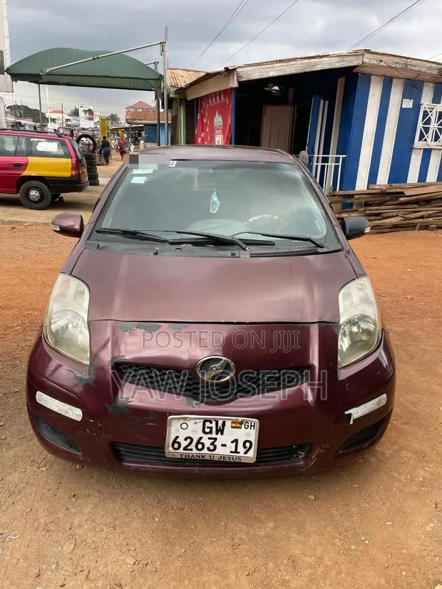 Toyota Vitz 2010 Brown · Photo 1