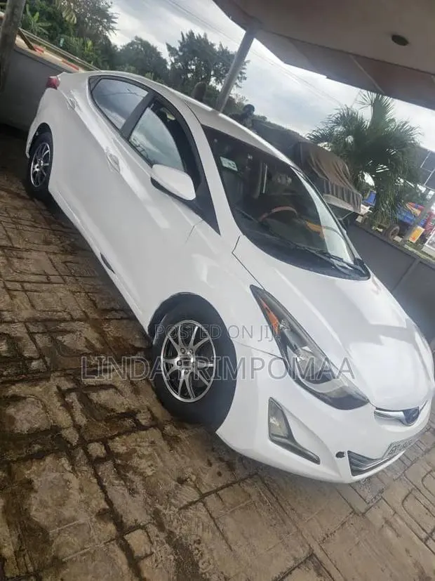 Hyundai Elantra SE Sedan FWD (1.8L 4cyl 6A) 2016 White · Photo 1