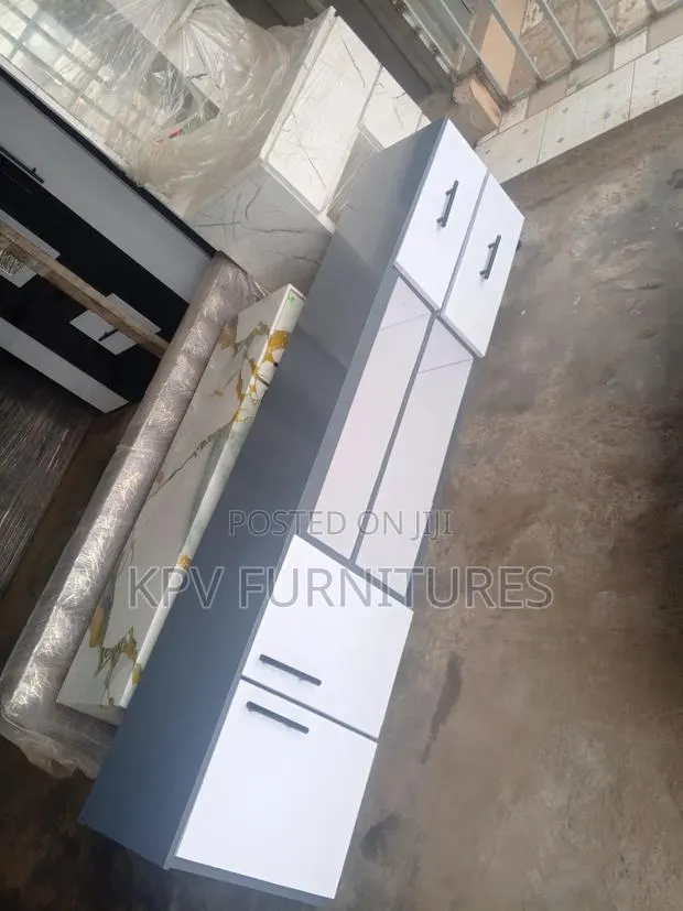 6ft TV Stand · Photo 1