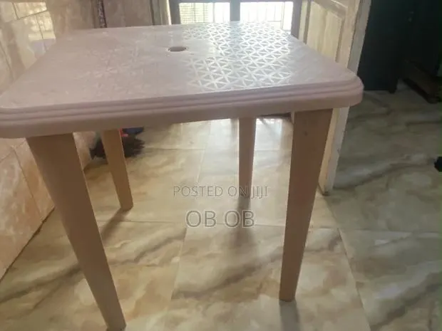Plastic Table 4sale · Photo 1