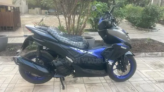 Yamaha Aerox 2025 Gray · Photo 1