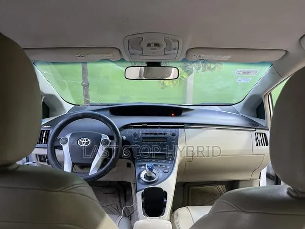 Toyota Prius 2010 White · Photo 1