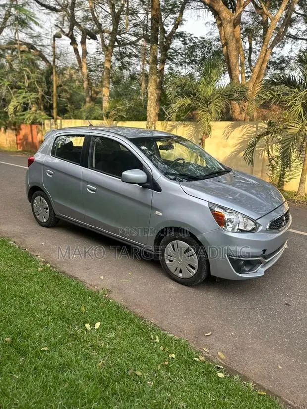 Mitsubishi Mirage ES 2020 Silver · Photo 1