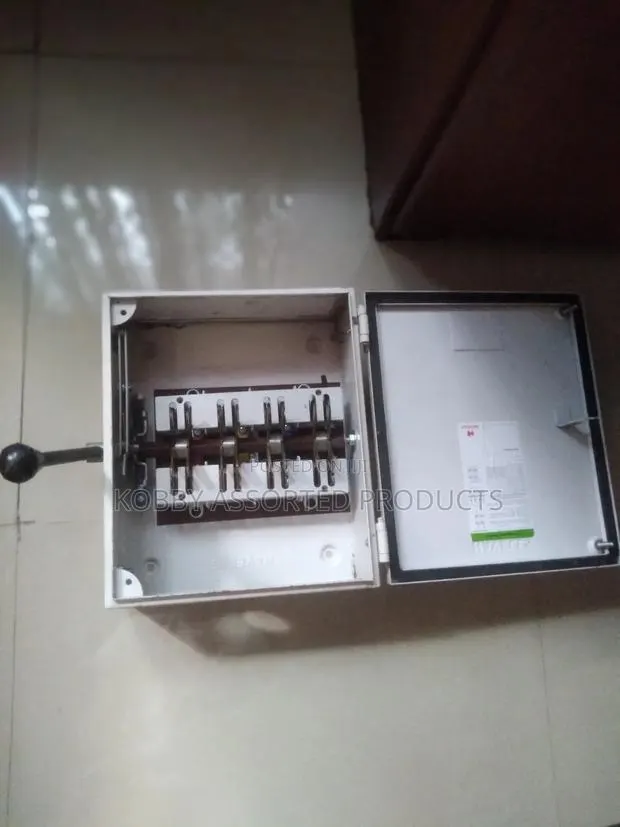63a 4pole Gear Changeover Switch · Photo 1