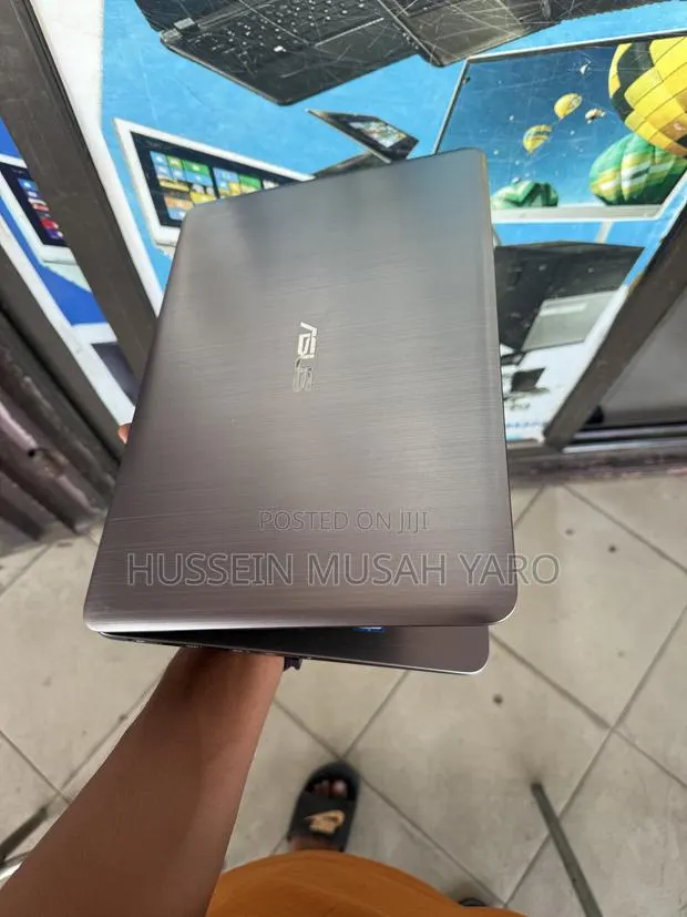 Laptop Asus E403SA 4GB Intel Pentium SSD 128GB · Photo 1