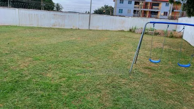 Professional Gardener · Photo 1