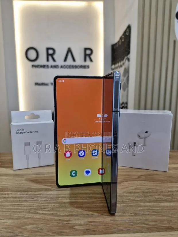 Samsung Galaxy Z Fold4 256 GB Black · Photo 1