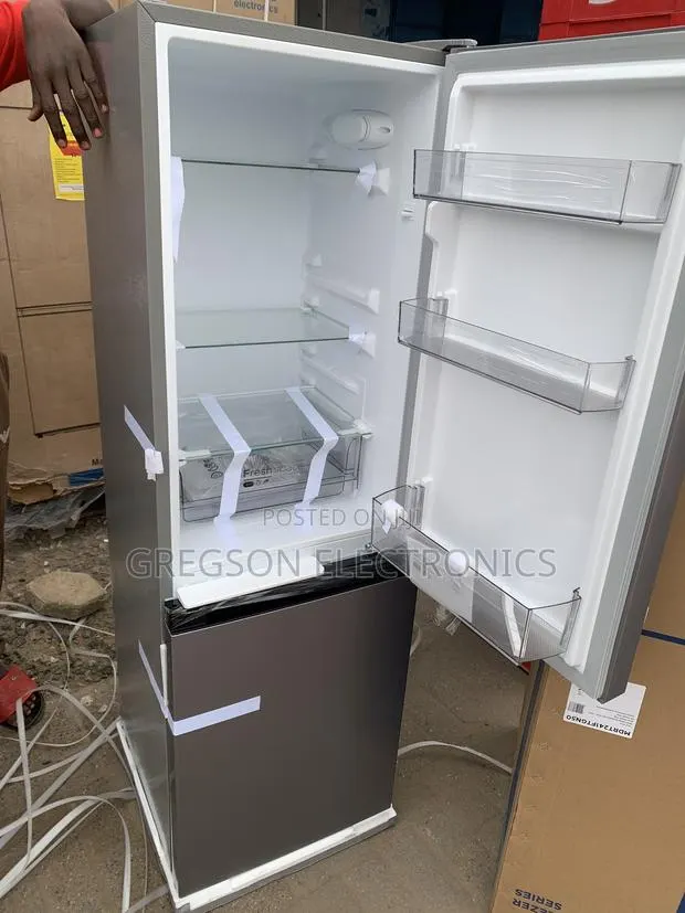Midea Bottom Freezer Fridge · Photo 1