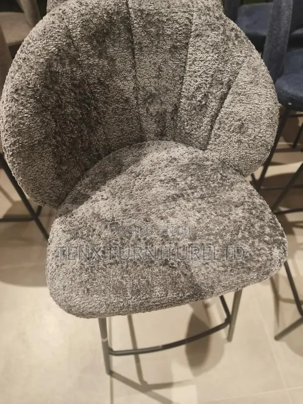 Island Stool/ Bar Stool (Fluff Inn) · Photo 1