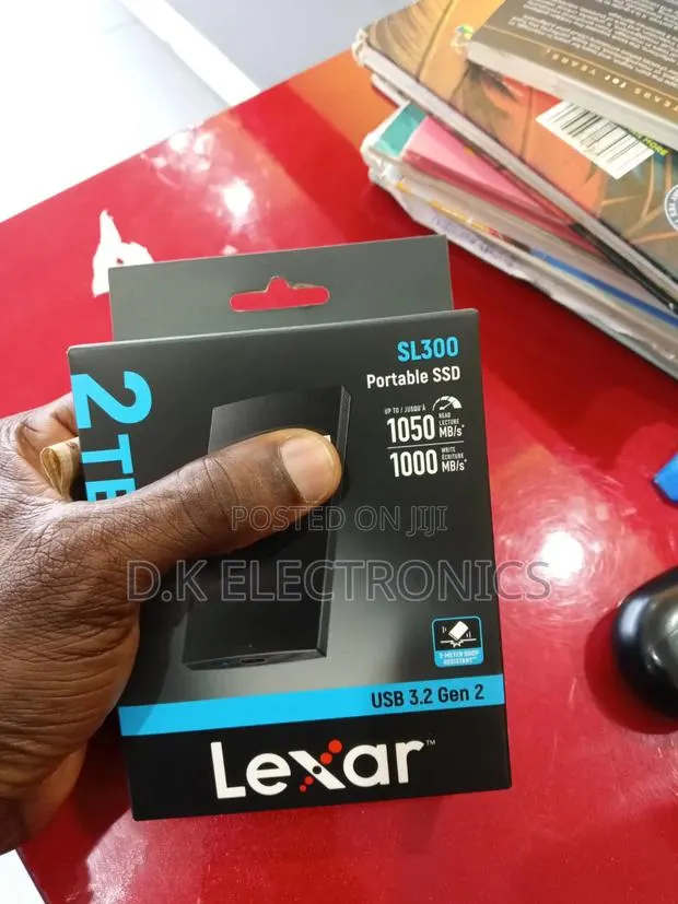 Lexar 2tb Portable SSD Sl300 Hard Drive · Photo 1