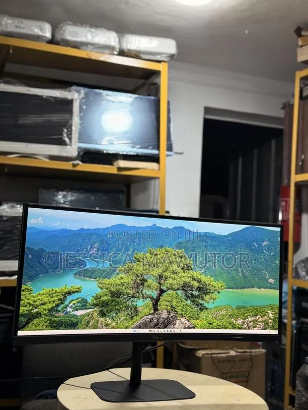Dell UltraSharp U3415WB · Photo 1