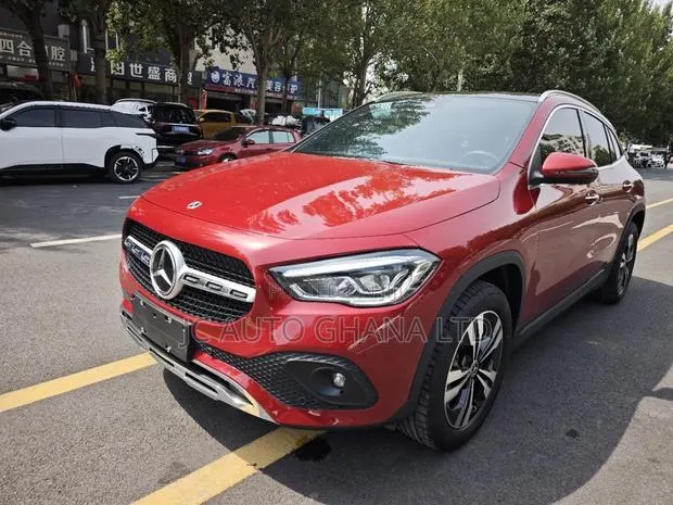 Mercedes-Benz GLA-Class 2022 Red · Photo 1
