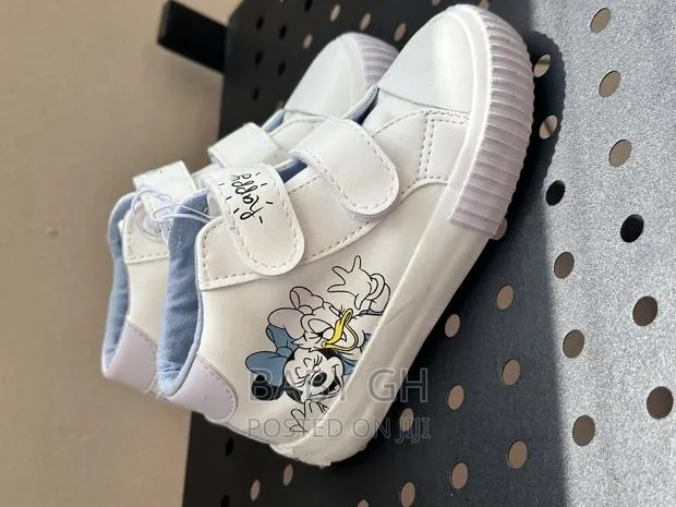 White Minnie Mouse Girls Sneakers · Photo 2