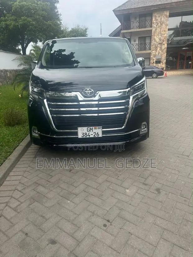 Mini Van - Executive · Photo 1
