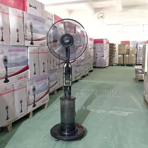 Spray Standing Fan · Photo 1