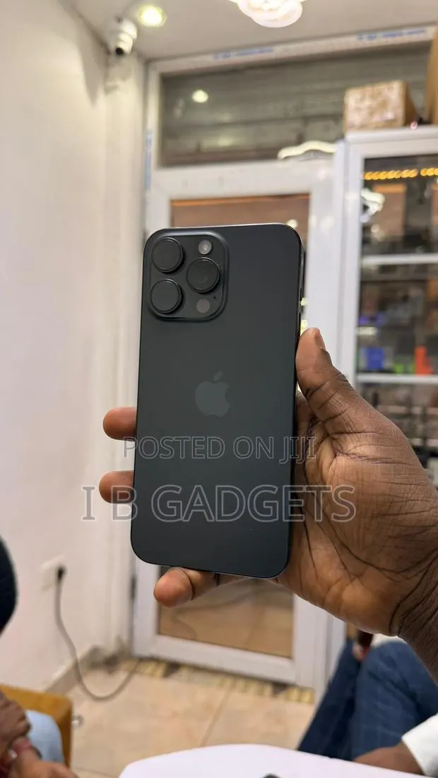 Apple iPhone 15 Pro Max 256 GB Black · Photo 1
