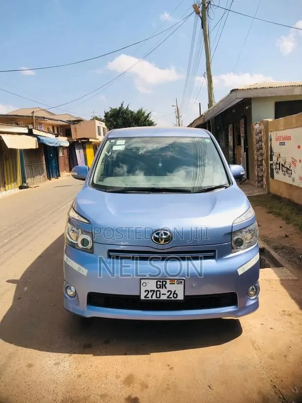 Toyota Voxy 2010 Blue · Photo 1