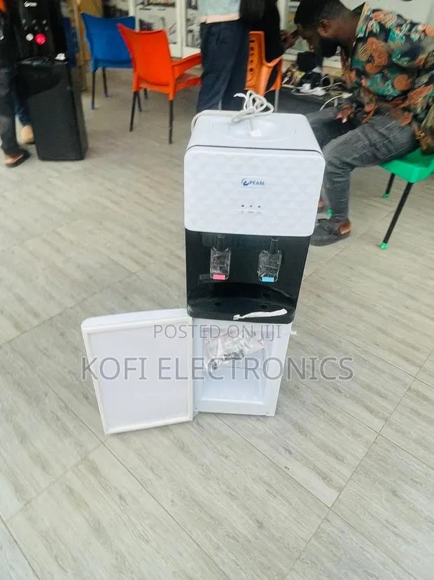 Durable Water Dispenser With Cooling Storage Unit · Photo 1