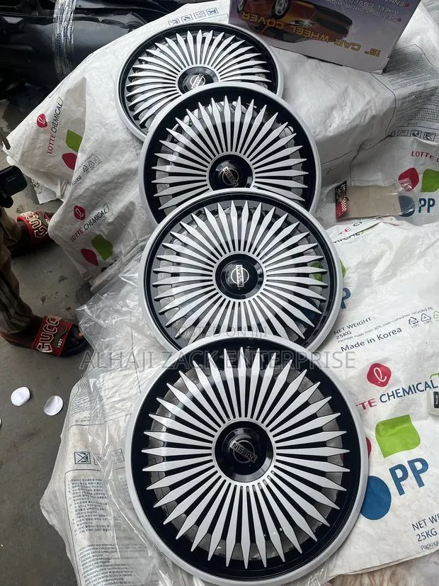 Nissan Universal Alloy Rim Cover · Photo 1