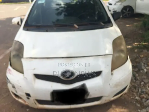 Toyota Vitz 1.0 FWD 5dr 2009 White · Photo 1