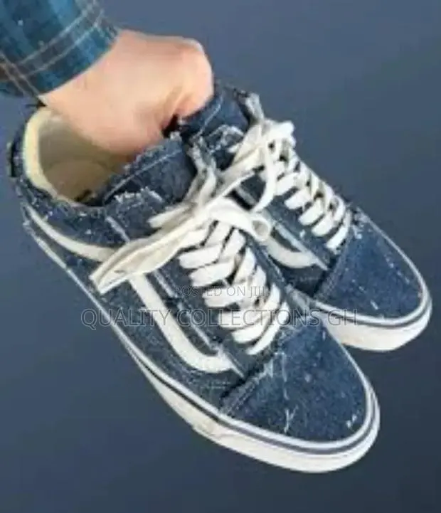 Invincible Old Skool Vans · Photo 2