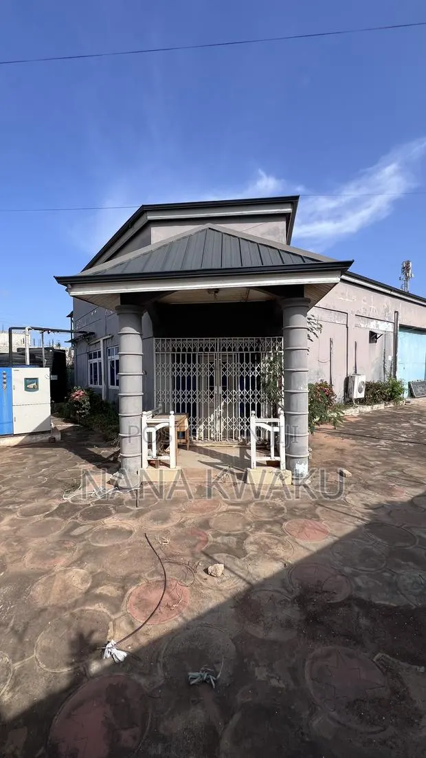 Self Gated Warehouse for Rent at a Roadside · Photo 1