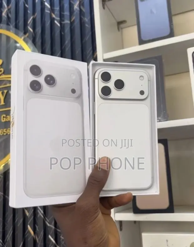 Apple iPhone 17 Pro Max 256 GB Silver · Photo 1